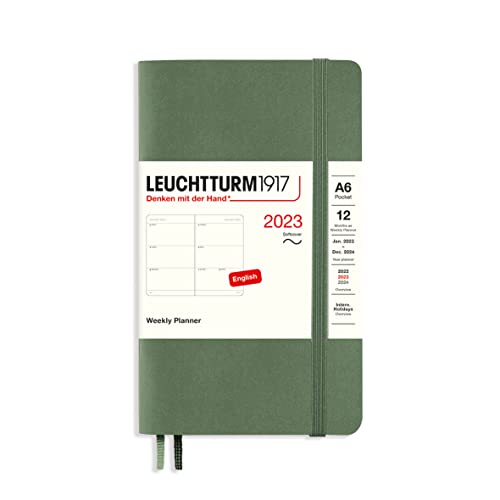 LEUCHTTURM1917 365976 - Agenda semanal (tapa blanda, bolsillo A6) 2023, 12 meses, color verde oliva, inglés