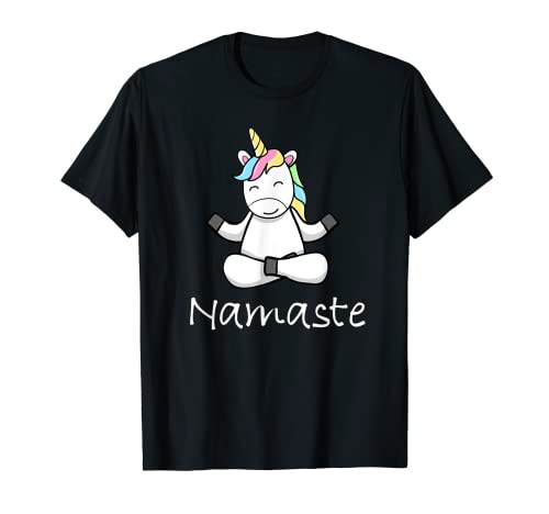 Adorable unicornio de dibujos animados en yoga pose o meditar namaste Camiseta