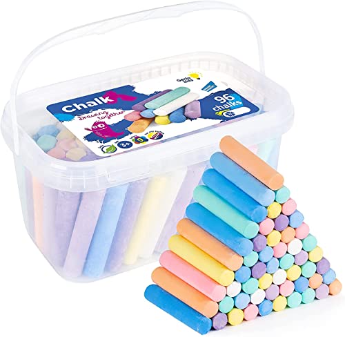 GenioKids Tizas de colores para pizarra set de 96 gises para exterior para niños en caja de plástico con asa, gis para aceras 2 kg. Tizas gordas de colores. back to School