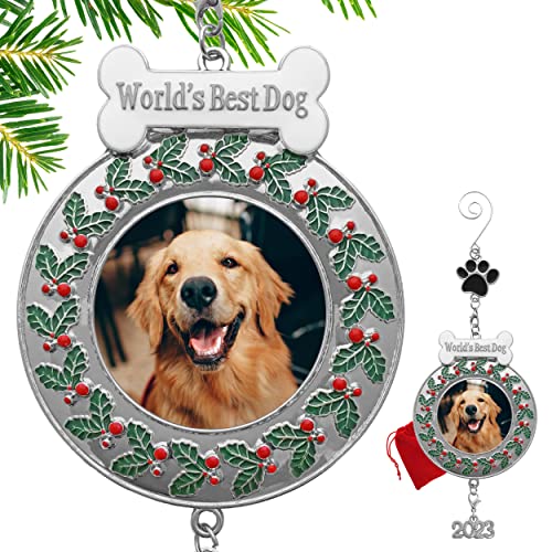 World's Best Dog Christmas Ornamento – Fecha año 2020 Anual Perrito imagen titular con diseño de hueso y huella de perro – Acentos de acebo verde y baya y un gancho decorativo en forma de S incluido
